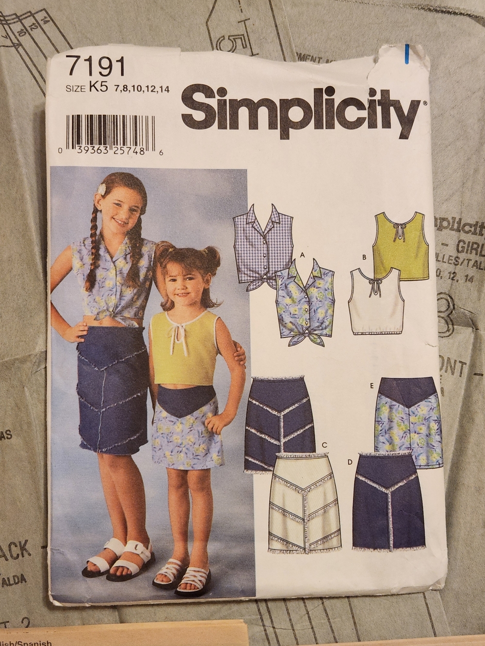 Uncut Simplicity Girls' Denim & Floral Skirt Pattern